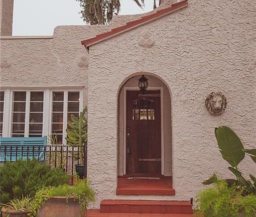 2nd image of 712 El Paseo
