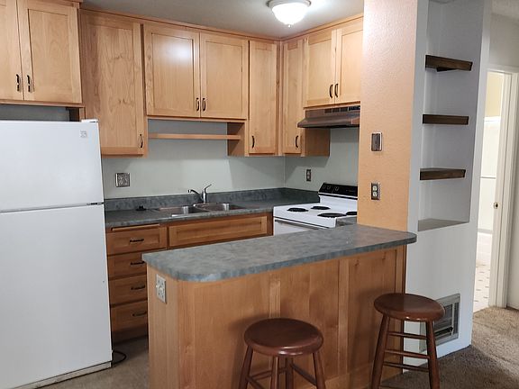 Kitchen island and bar stools which come with unit!