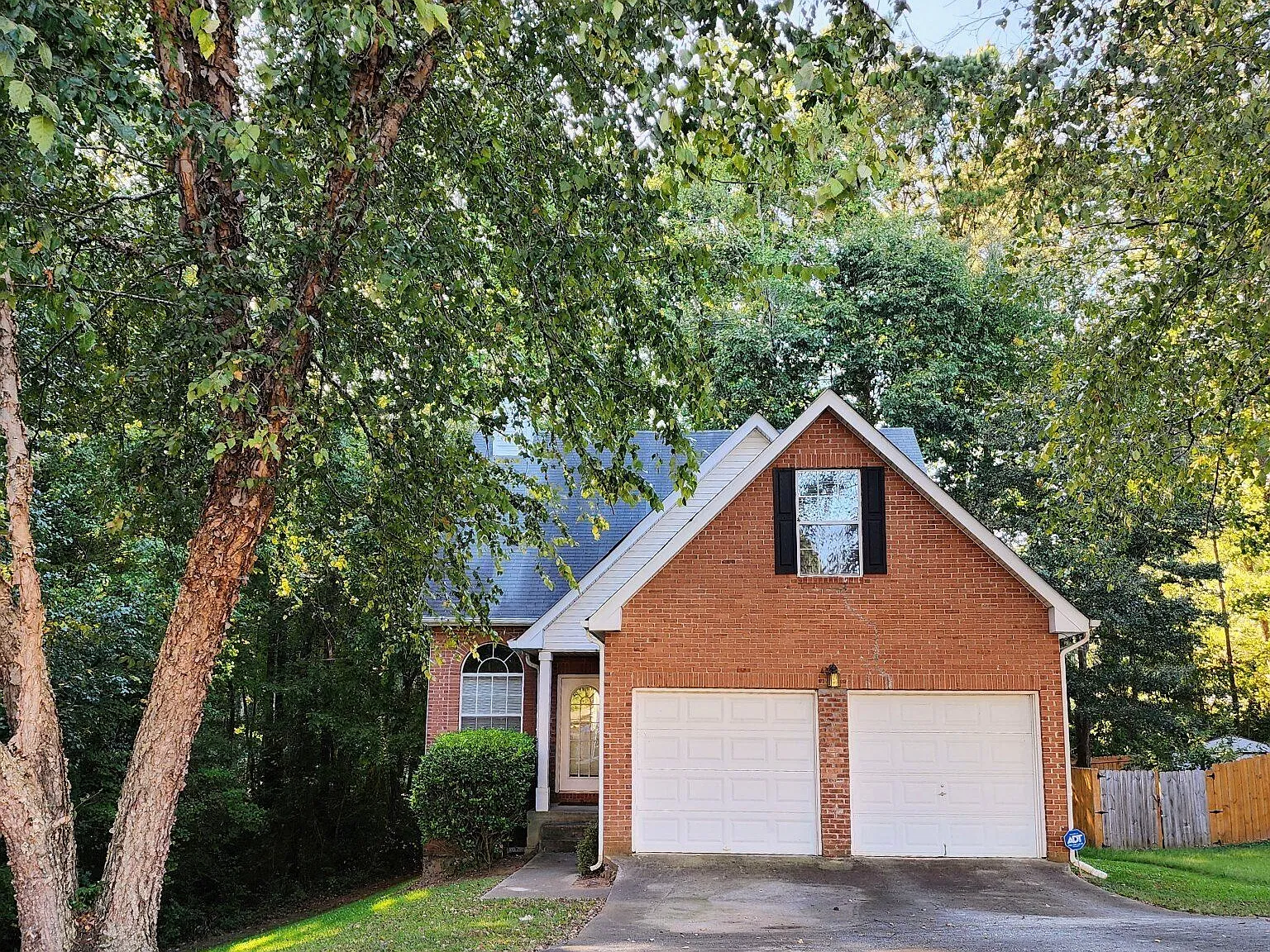 5 bed, 2.5 bath, 1734 sqft, $2,100 — Photo 1