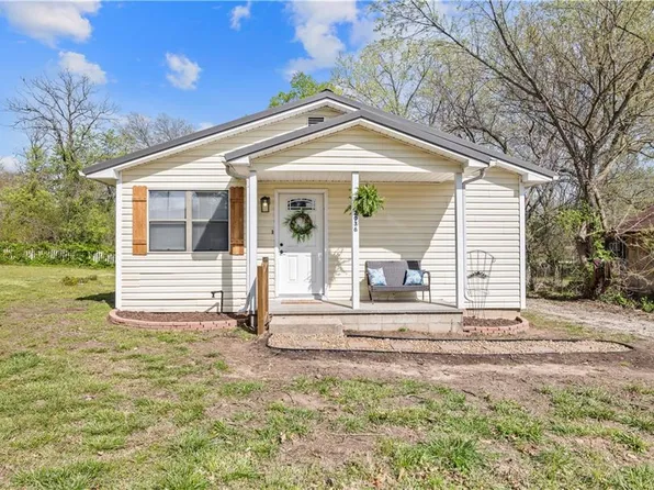 2036 Cherokee Ave, Baxter Springs, KS 66713