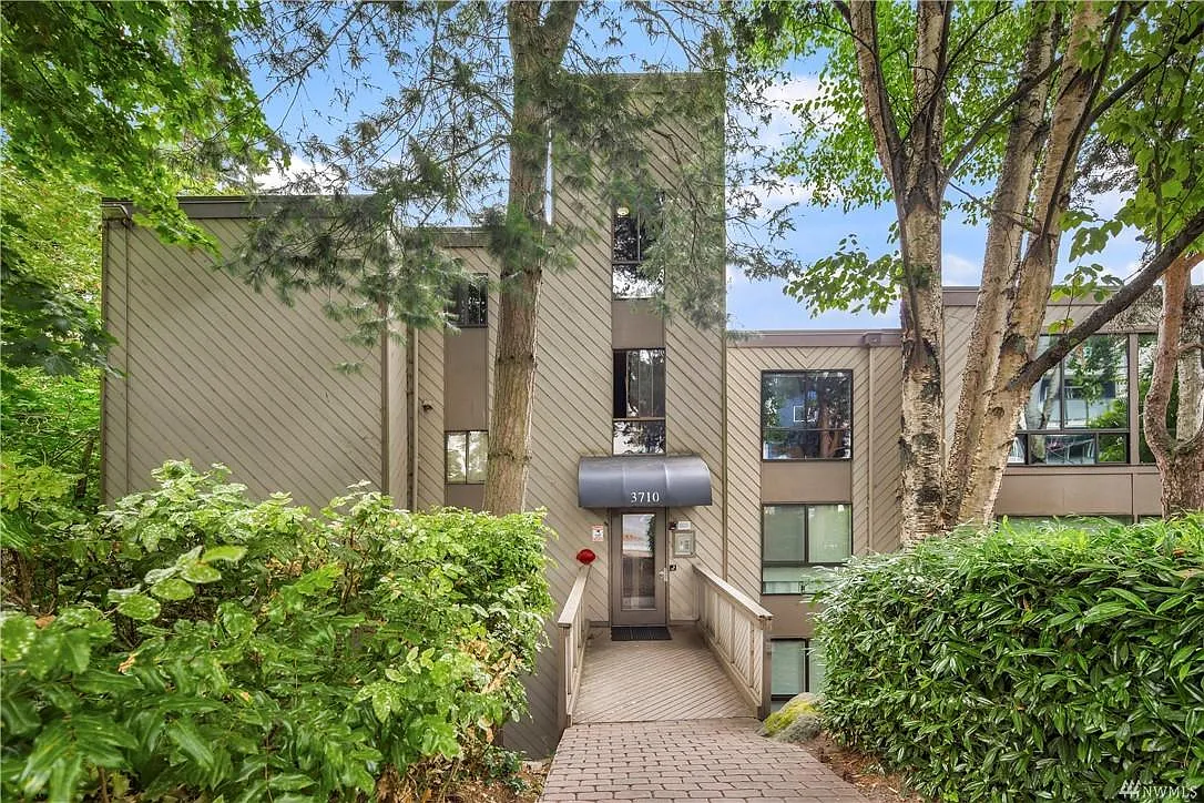 3710 26th Pl W — Photo 1