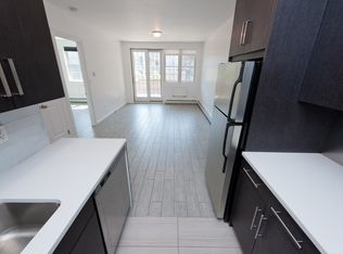 27-57 Crescent St, Astoria, NY 11102