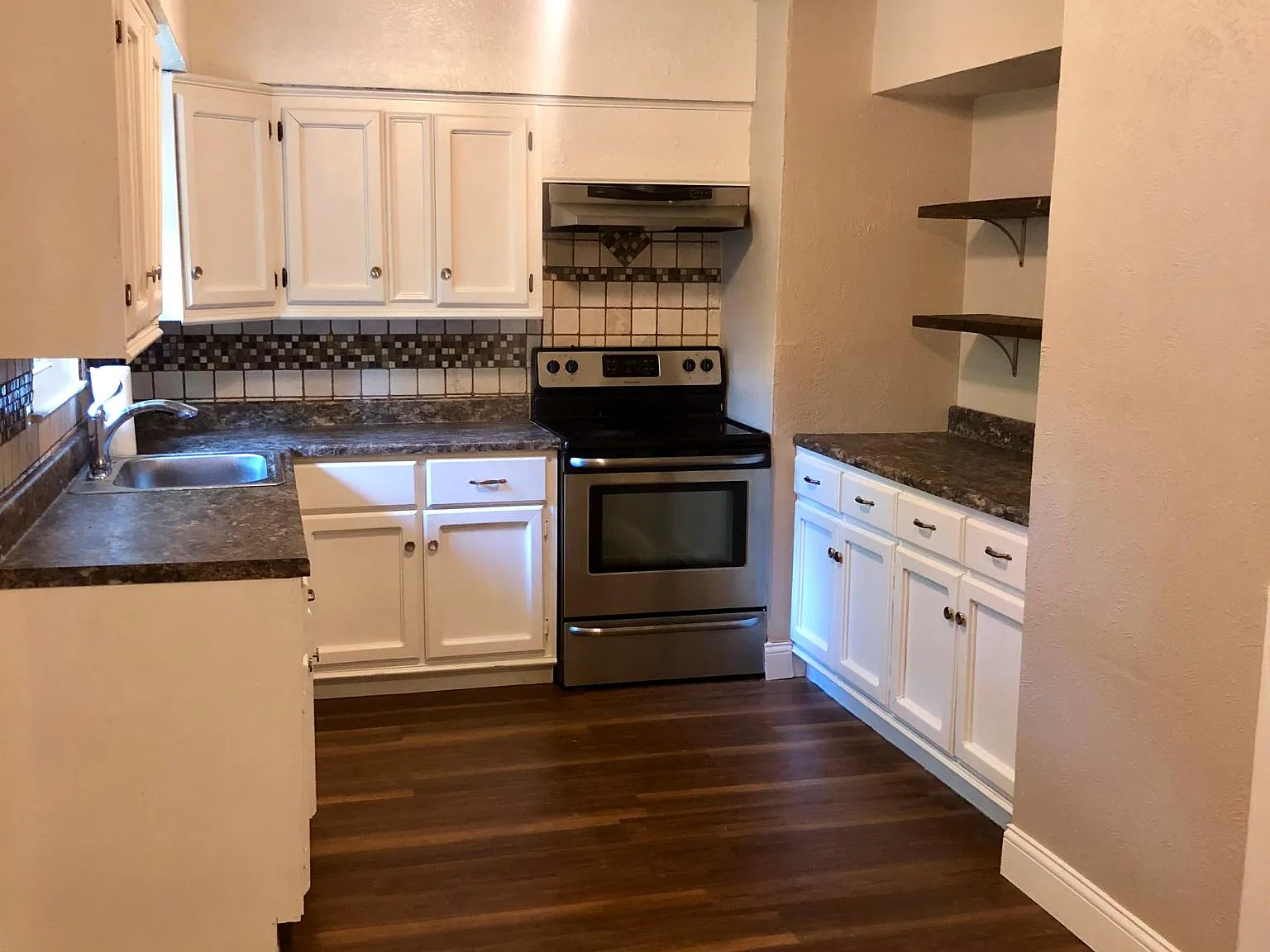 3 bed, 927 sqft, $1,550 — Photo 4