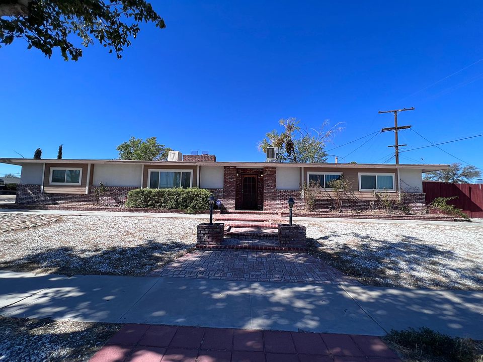 1st image of 15676 La Verida Dr