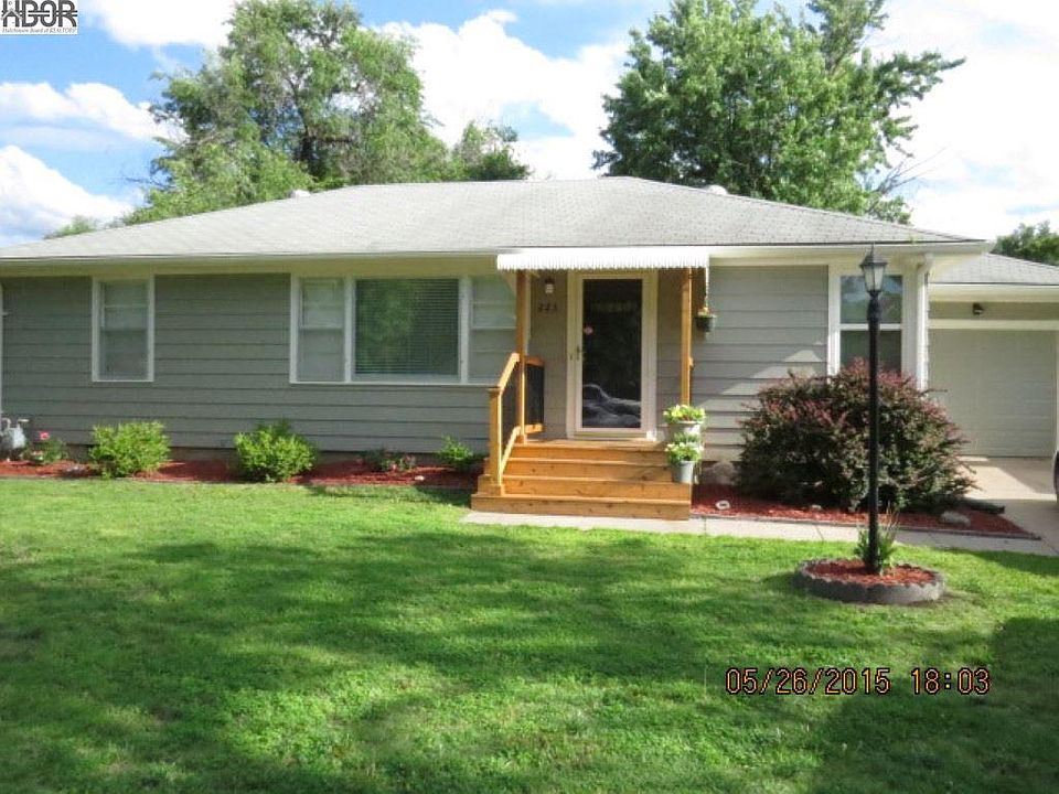 1st image of 223 W 25th Ave