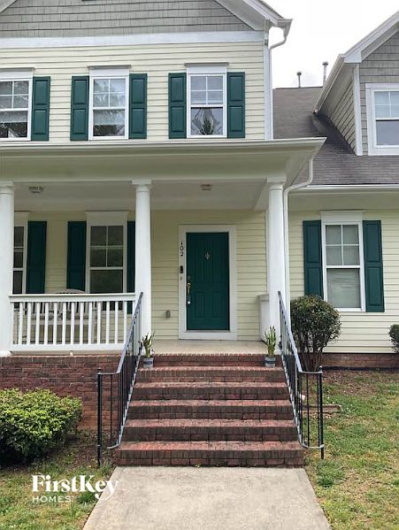 1st image of 102 Pavillion Ln
