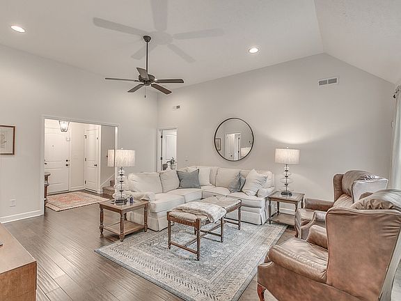 3rd image of 1501 Round Rock Dr