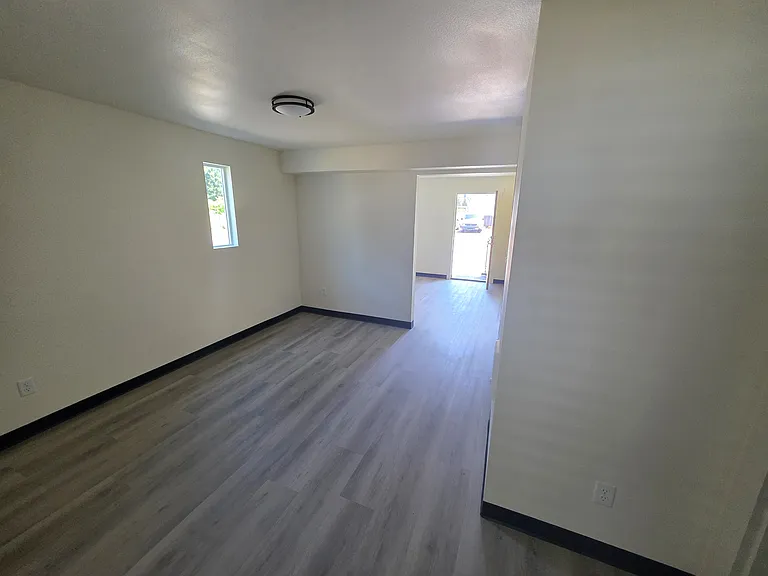 300 Whitesell St W #8 — Photo 7