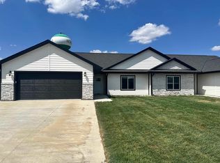 712 W 22nd St, Schuyler, NE 68661