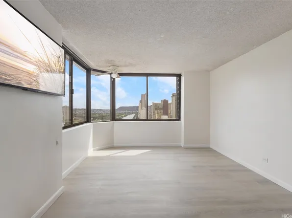 444 Niu St APT 2111, Honolulu, HI 96815