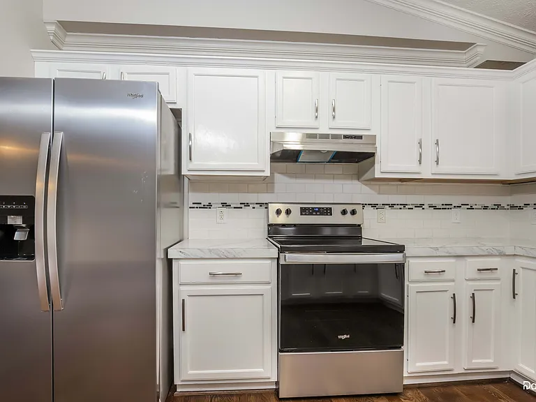 15 Hawthorne Ln — Photo 6