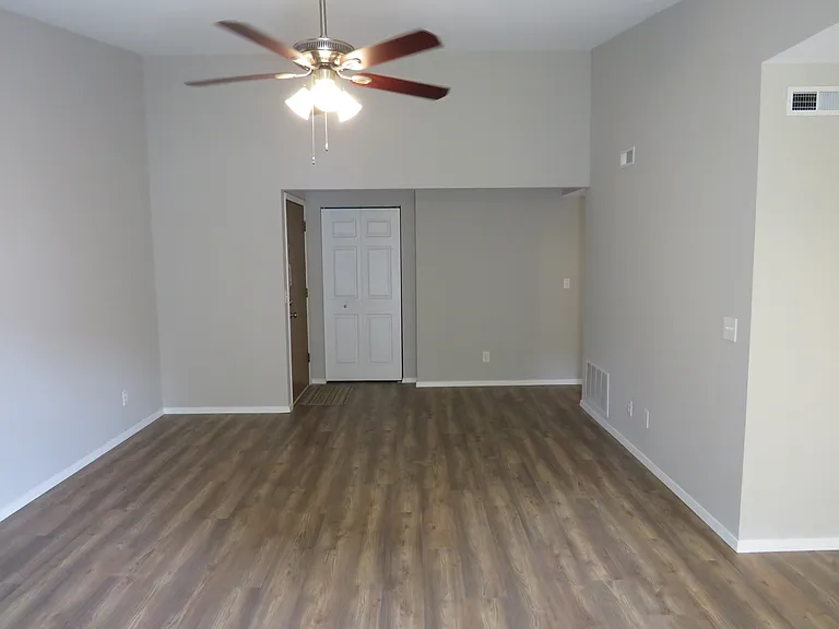 244 Carriage Ct — Photo 6