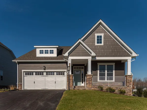 1097 Round Meadow Dr, Christiansburg, VA 24073