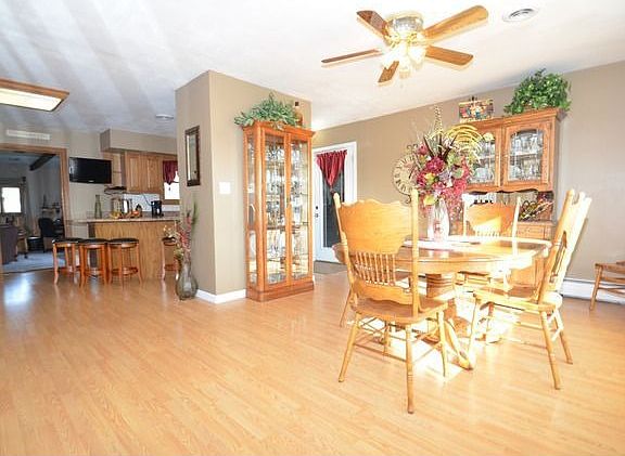 3rd image of 137 E Jadewood St