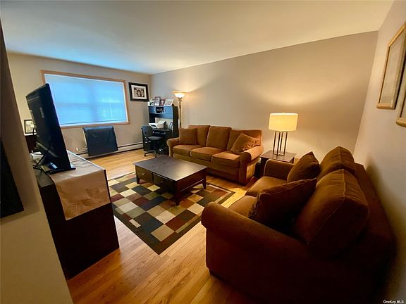 3rd image of 297 Merrick Rd APT 2A