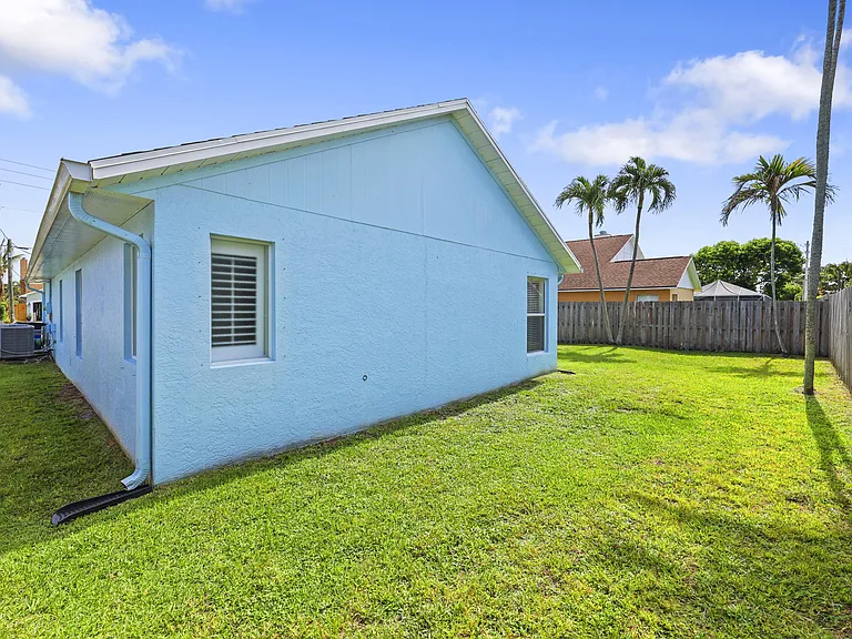 6238 Pompano St — Photo 45