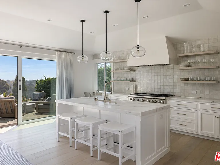 1132 Napoli Dr — Photo 12