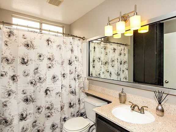 4th image of 1707 Essex St #51