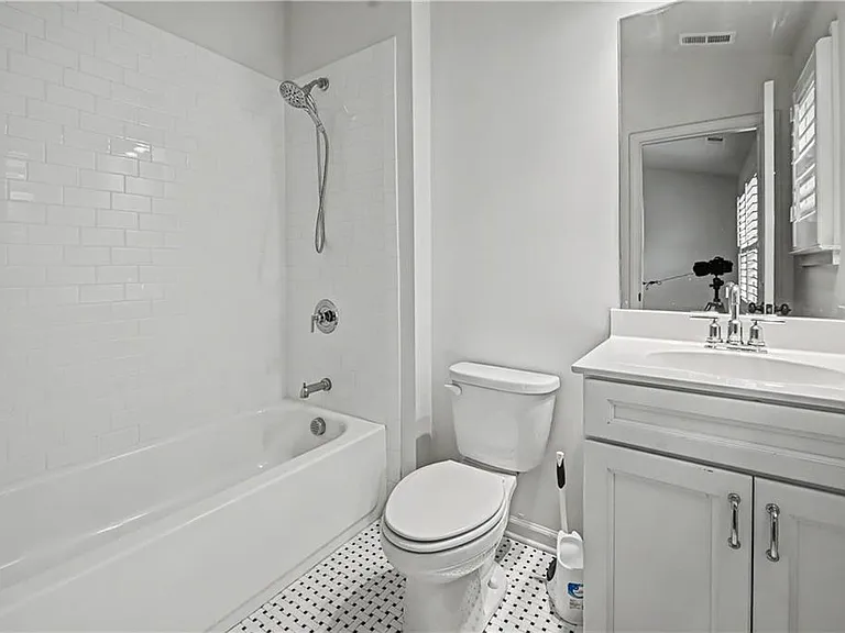 16 Lochurst Ln — Photo 16