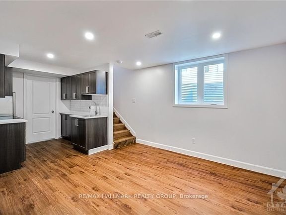 4th image of 444B Charing Cross Way
