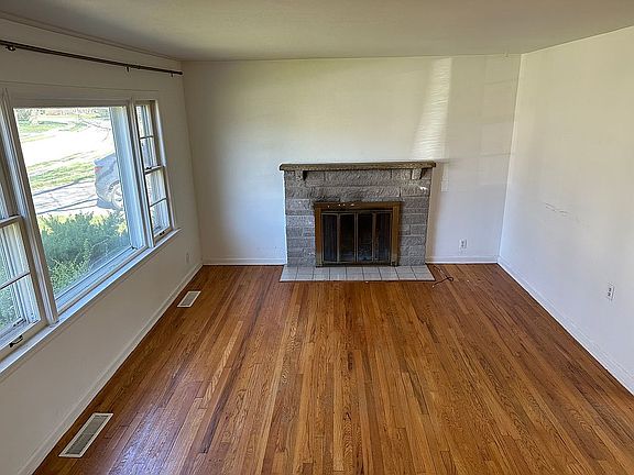 2nd image of 2265 Wickliffe Rd