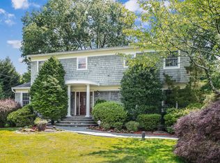 20 Canterbury Rd S, Harrison, NY 10528