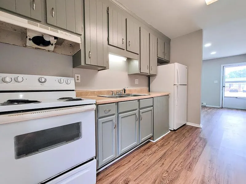 2 bed, 1.0 bath, 900 sqft, $800 — Photo 3
