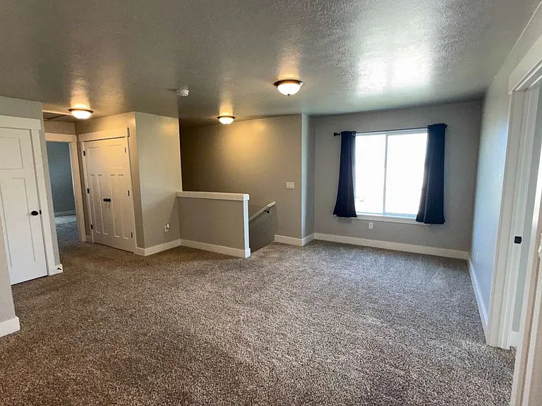 265 E 1725 N #4 — Photo 9