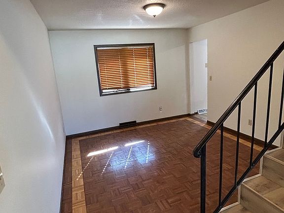 3rd image of 1050-1110 Oleson Rd #1106