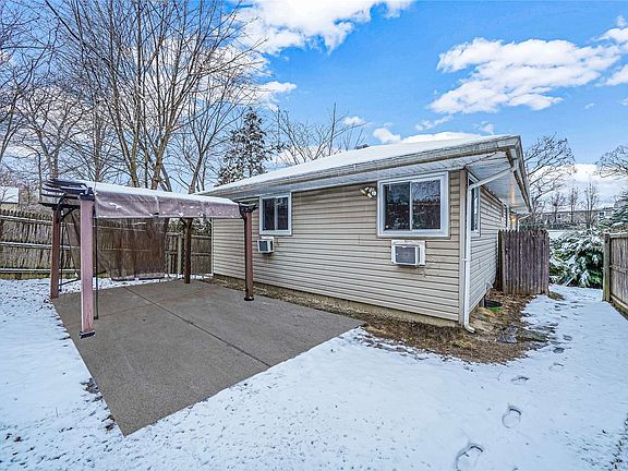 4th image of 395 Echo Ave