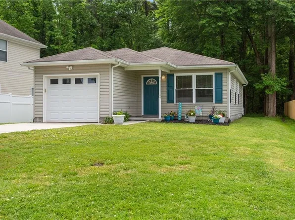 1131 Beautiful St, Virginia Beach, VA 23451