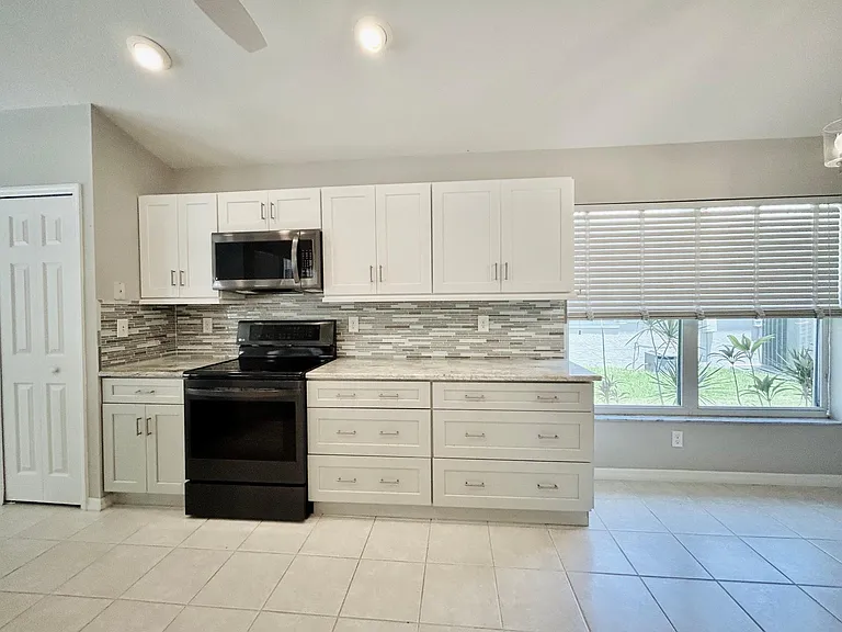 6818 Winslow St — Photo 8