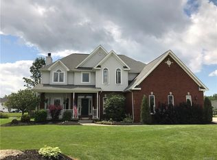 7270 Edgewater Cir, North Tonawanda, NY 14120