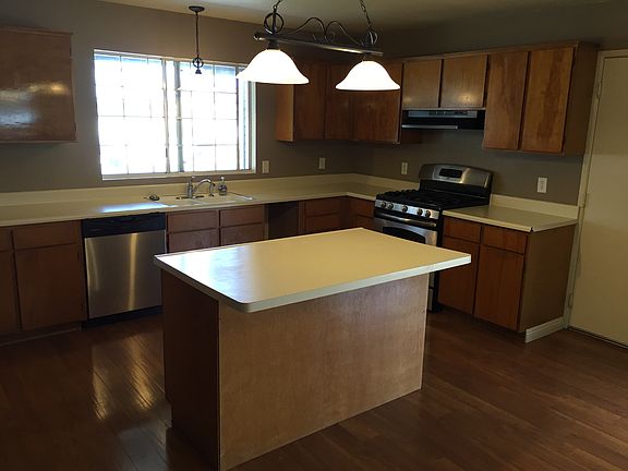 3rd image of 628 Oakshire Dr