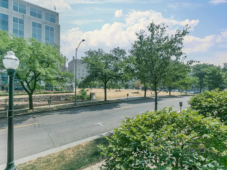 309 W Washington Ave #213 — Photo 29