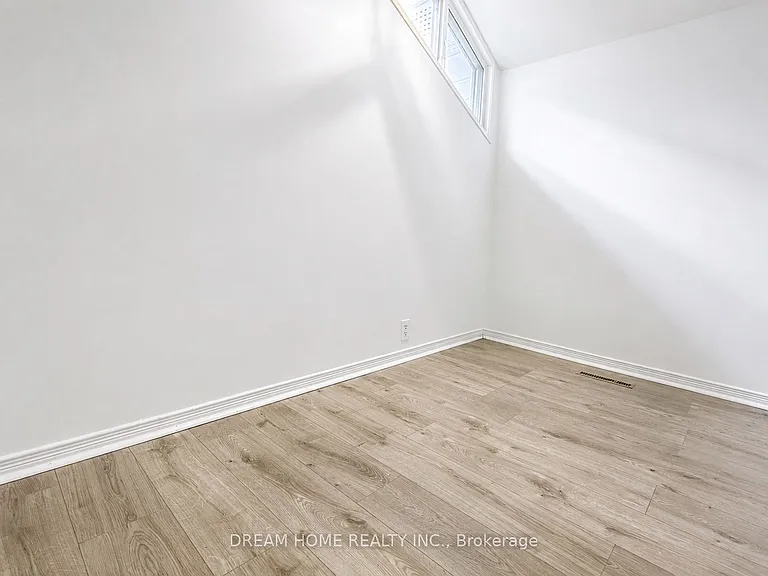 26 Arlene Cres #MAIN FLOOR — Photo 9