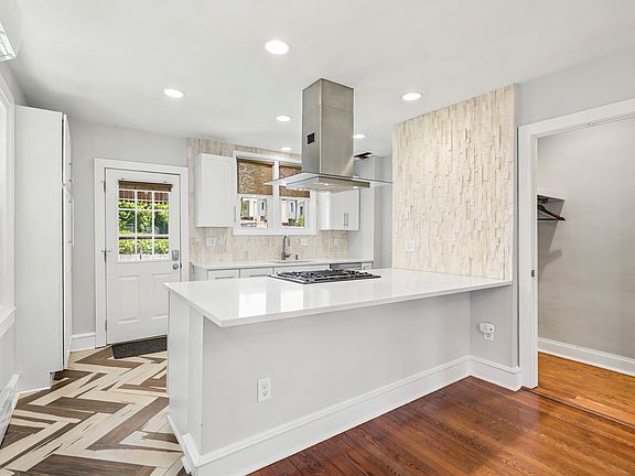 5th image of 4611 Silverwood St