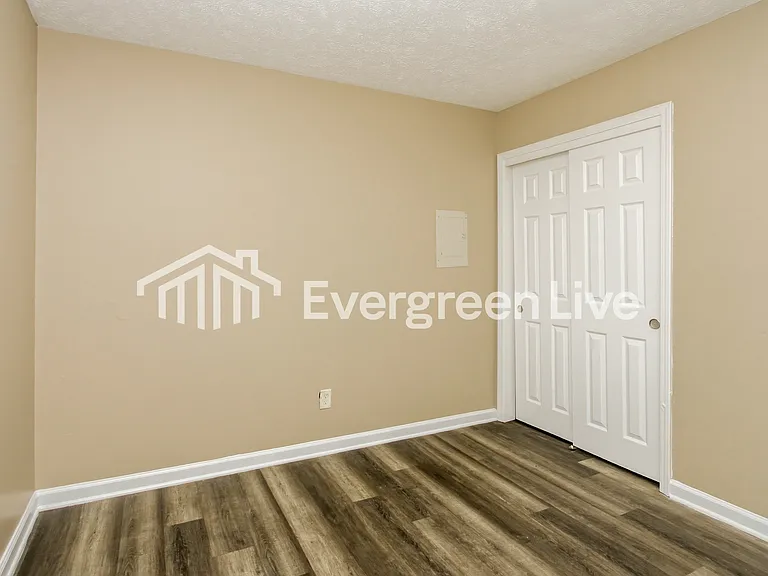 3433 Caroline Ave — Photo 10