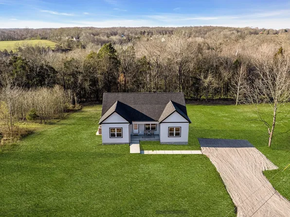 1738 Columbia Rd, Dickson, TN 37055