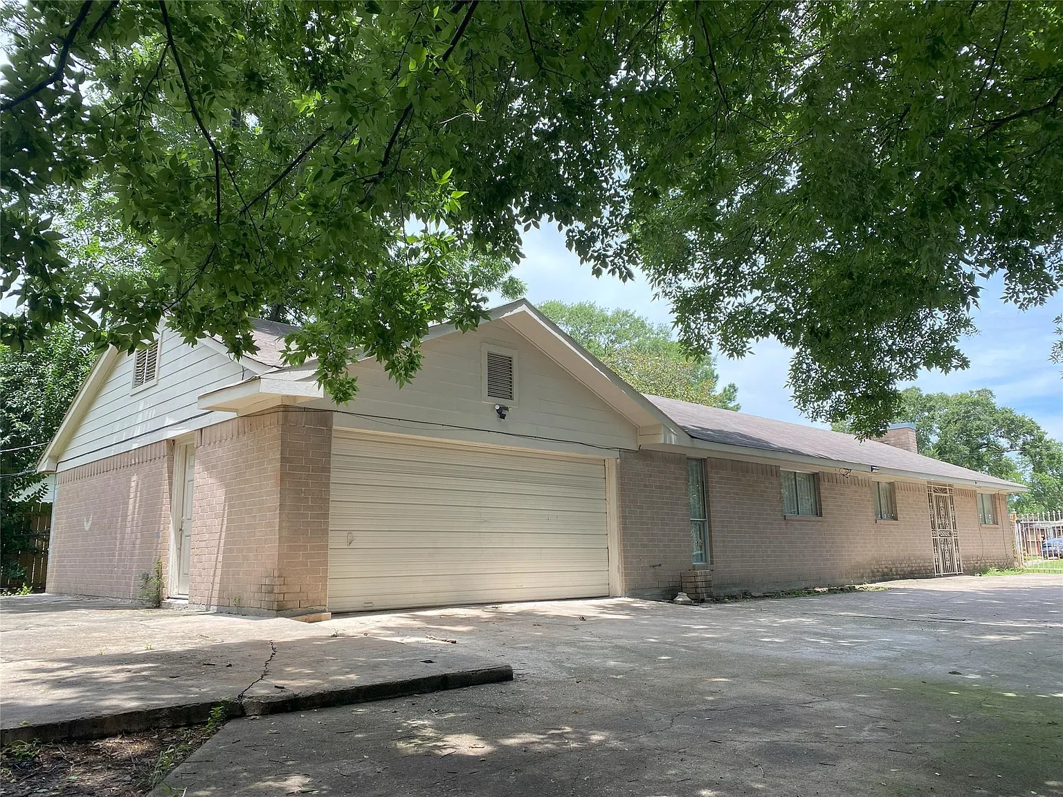 4 bed, 2.0 bath, 1635 sqft, $1,900 — Photo 2
