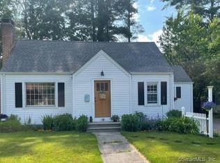 19 Farnham Rd, West Hartford, CT 06119
