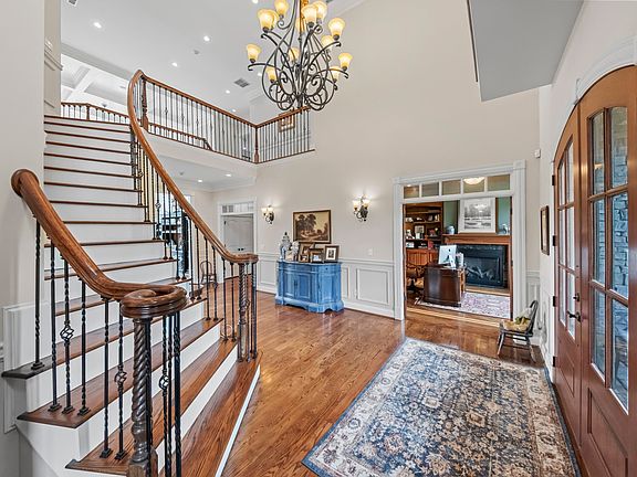 3rd image of 3530 Pleasant Valley Dr