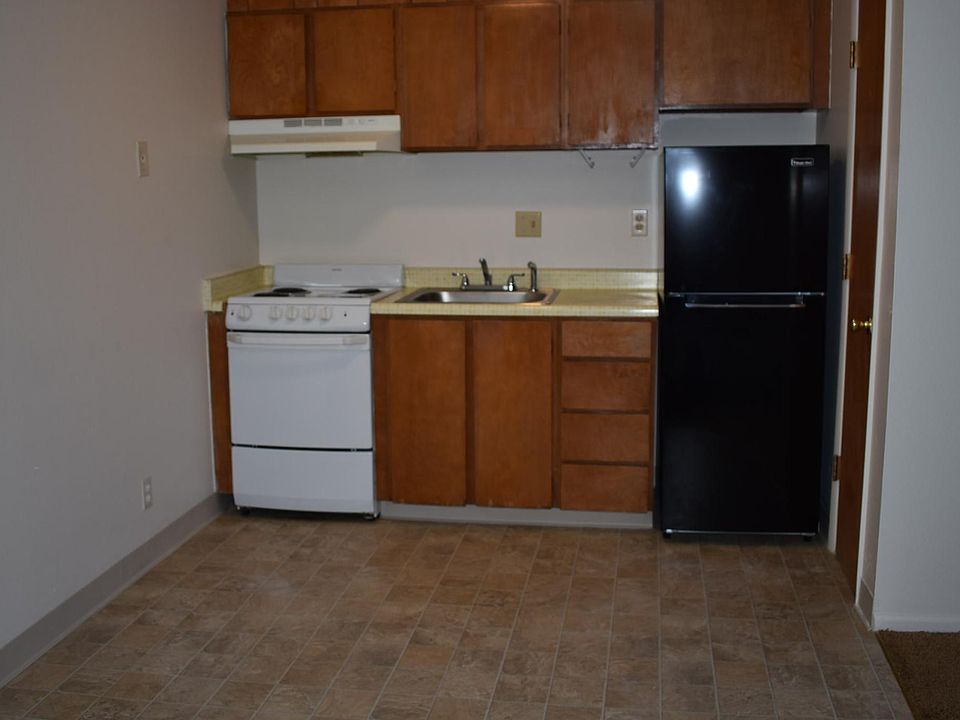 2nd image of 717 Lander St