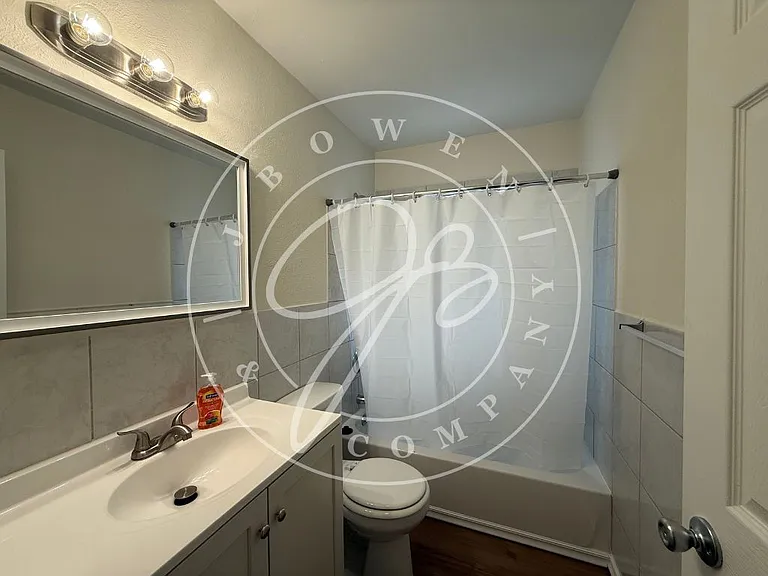 1014 Mackow Dr — Photo 6