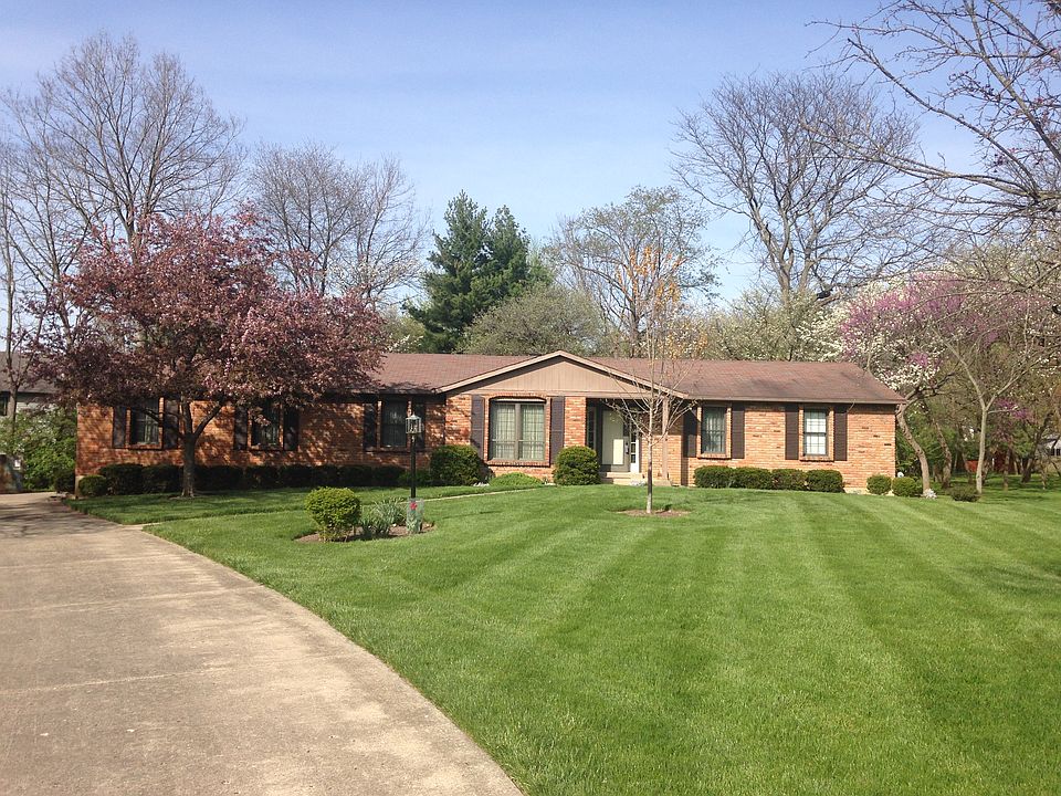 1st image of 7590 Lakewood Cir