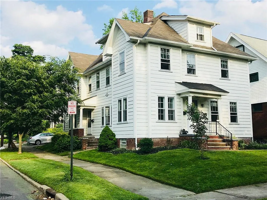 2832 E Derbyshire Rd photo 1