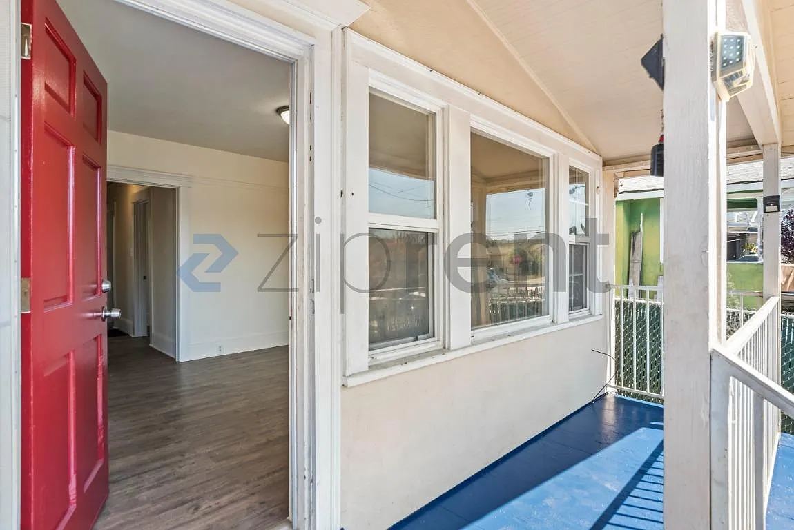 3 bed, 1.5 bath, 932 sqft, $3,325 — Photo 4