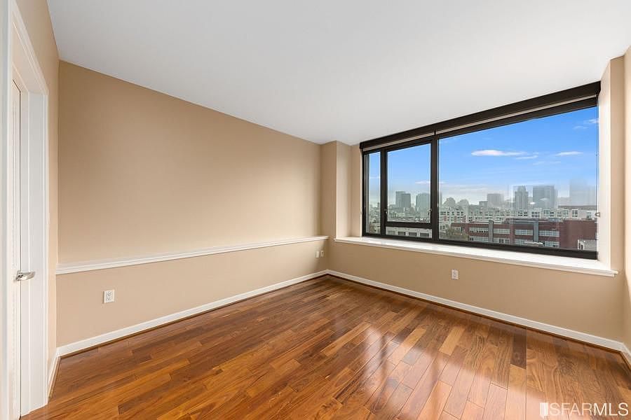 1st image of 260 King St Unit 813