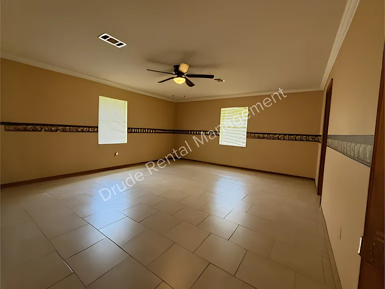 335 N Baronne St — Photo 10
