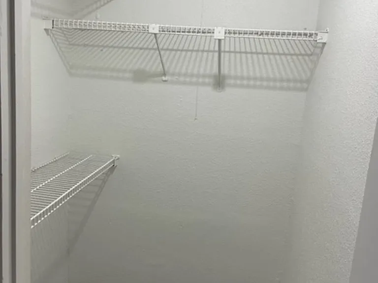 Emerald Cove Apartments — Photo 118
